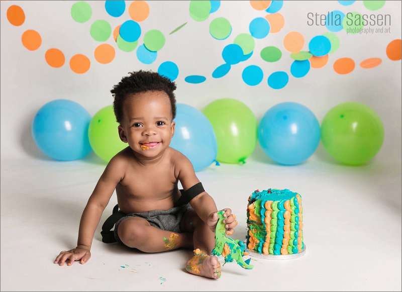colourful cake smash photo shoot